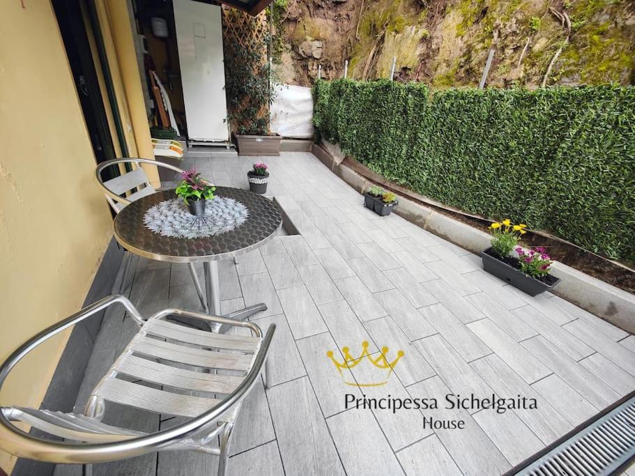 Principessa Sichelgaita House Villa Salerno Exteriör bild