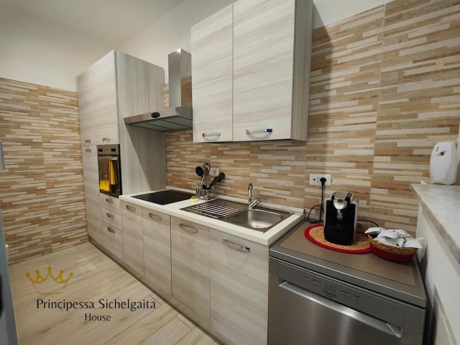 Principessa Sichelgaita House Villa Salerno Exteriör bild
